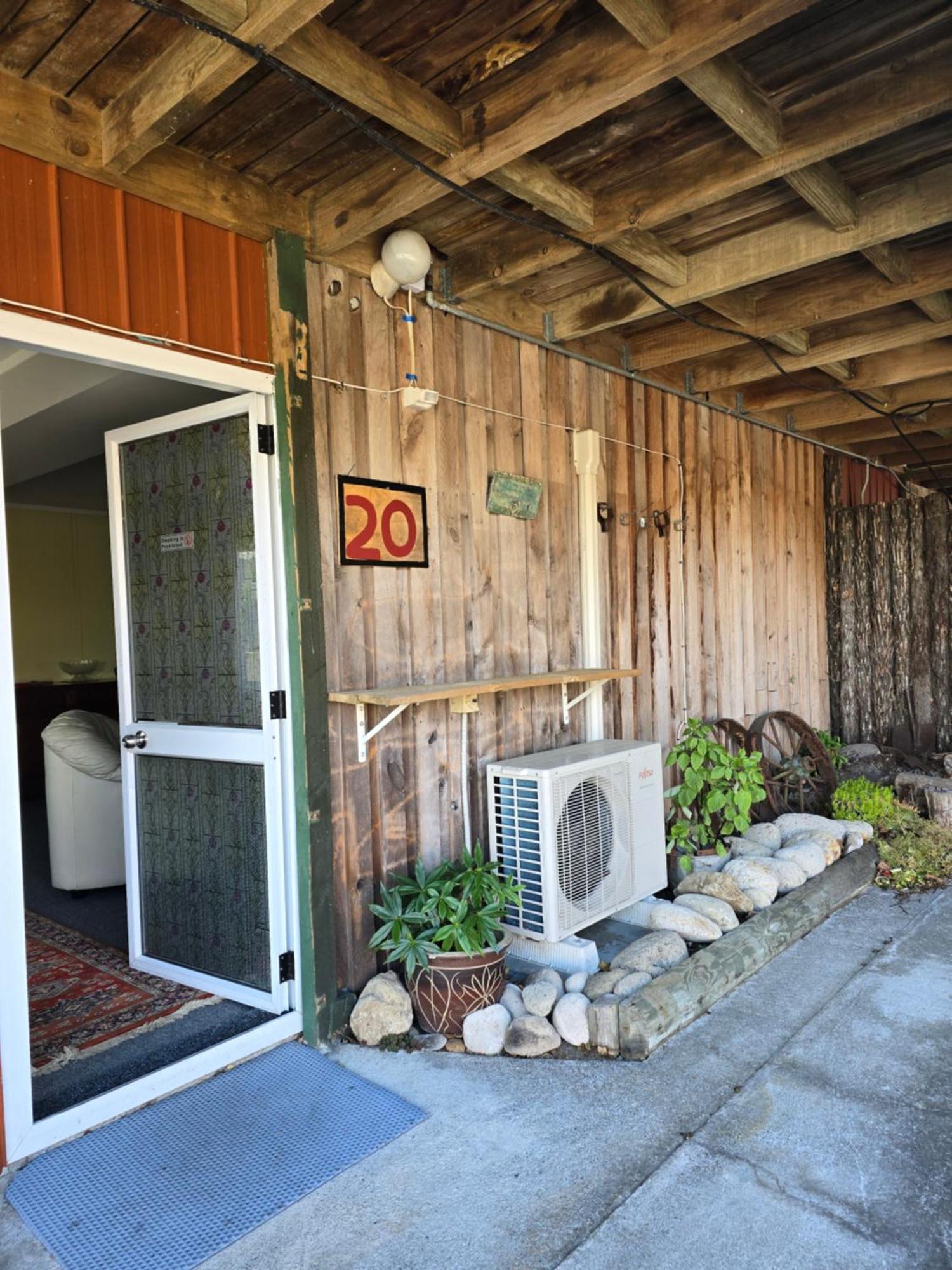 The Redbarn Villa Turangi Buitenkant foto
