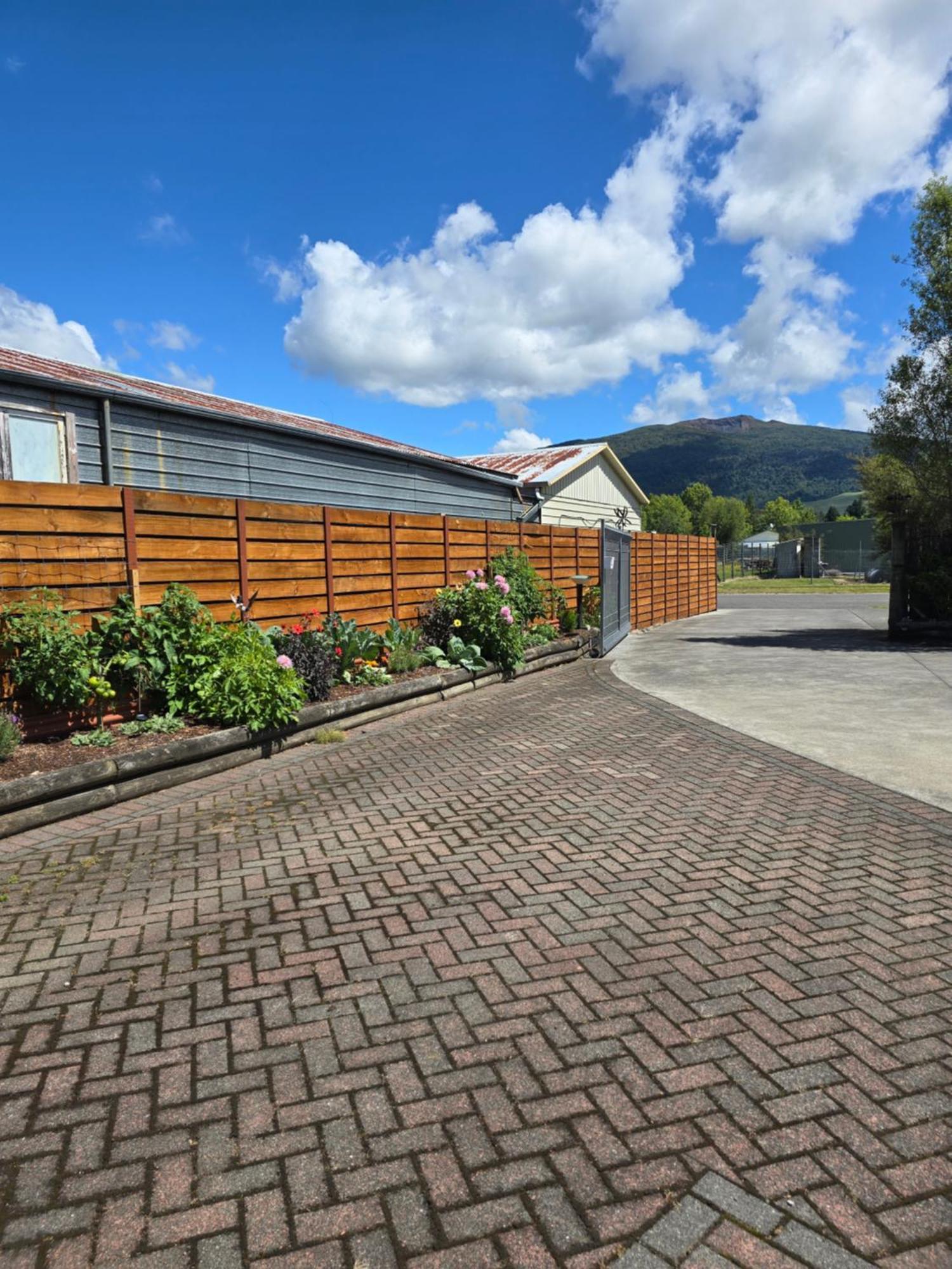 The Redbarn Villa Turangi Buitenkant foto